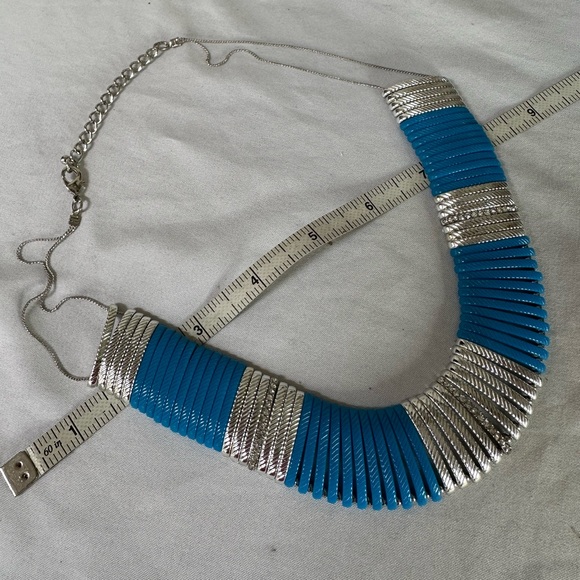 Modern vibe blue and silvertone slide bar necklace - Picture 6 of 6